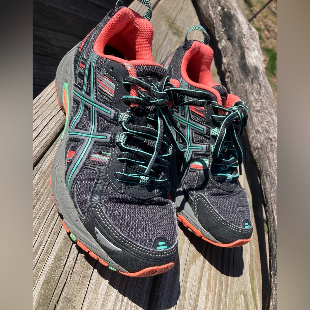 ASICS Gel Venture 5 Women’s Sneakers, Size 7.